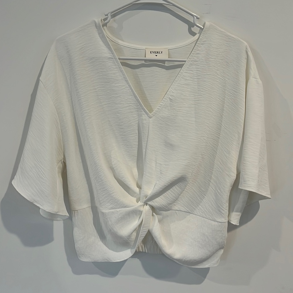 Crop blouse with front knot